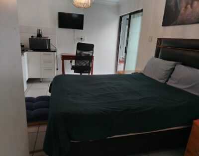 Ultra House Bachelor