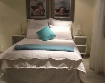 Sunninghill Sojourn – Turquoise Tranquility Room