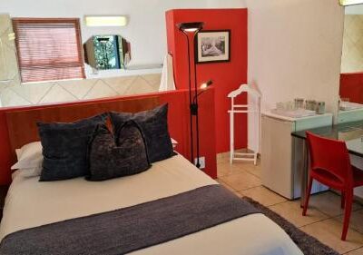 St Michelle Guest Lodge & Hydro Retreat(Deluxe Double Room with Balcony)