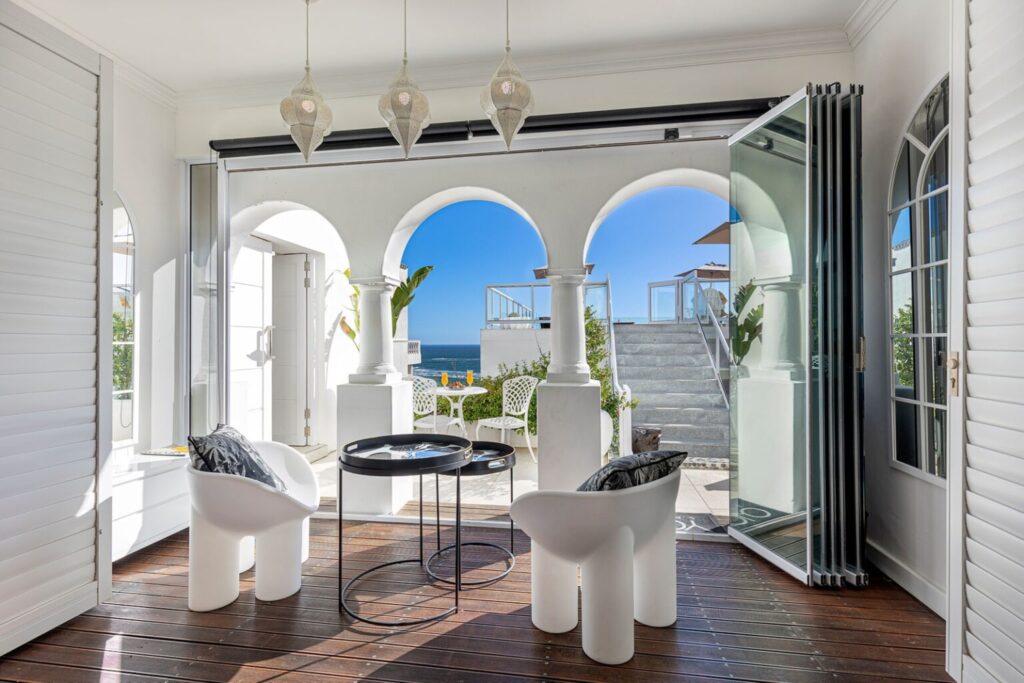 Clifton-Sea-View-Courtyard-Entrance-3-1536x1024-1-1