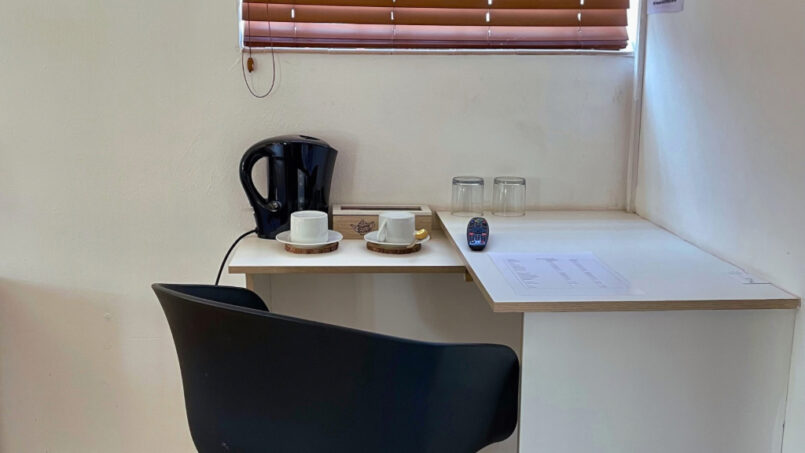 ROOM-1-AKYRA-Desk