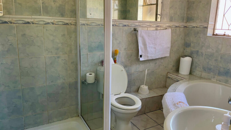 ROOM2-BATHROOM2
