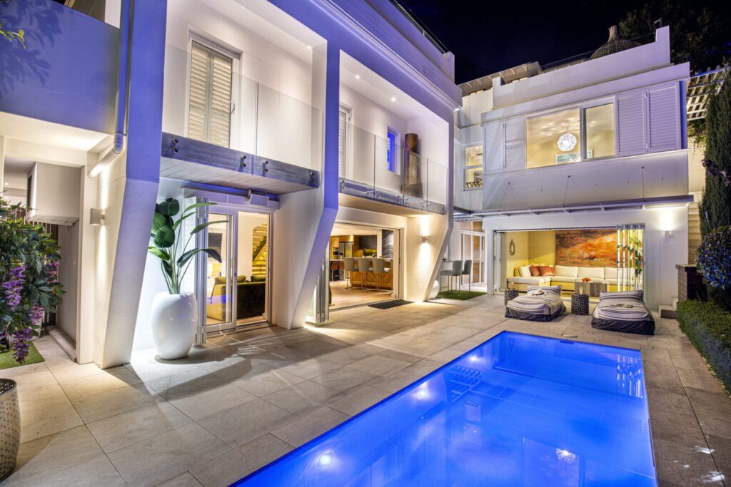YOLO-Clifton-private-beach-villa_19-1