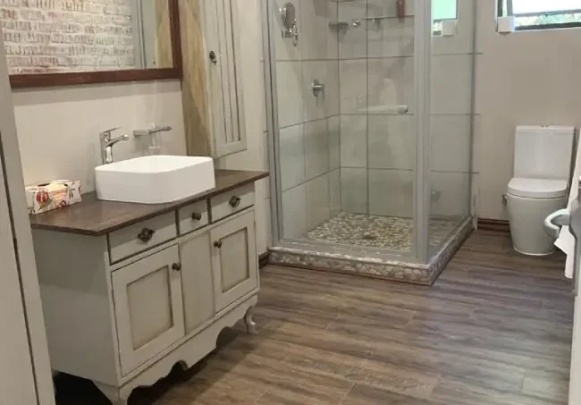 migdash-fish-eagle-suit-bathroom
