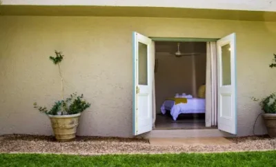 migdash-poopy-luxury-suit-outside-view