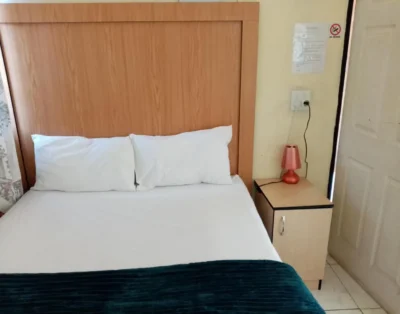 Diplomat Lodge  – Deluxe Double Room with Bath