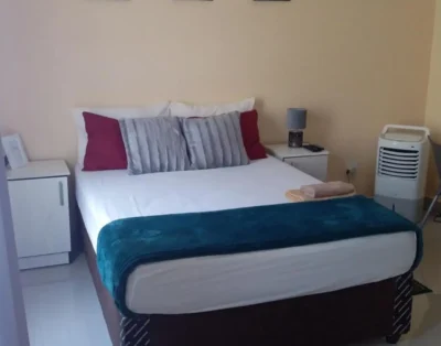 Diplomat Lodge  – Deluxe Double Room with Bath