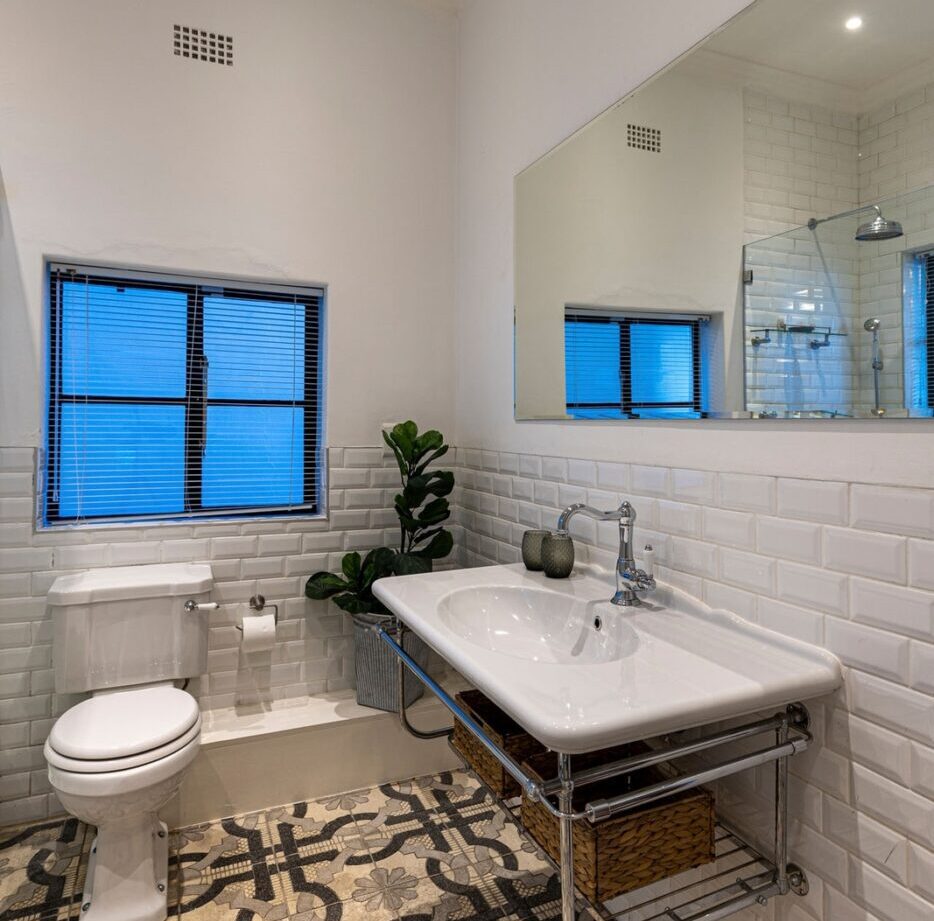 Clifton-Sea-View-Courtyard-Bathroom-1-1