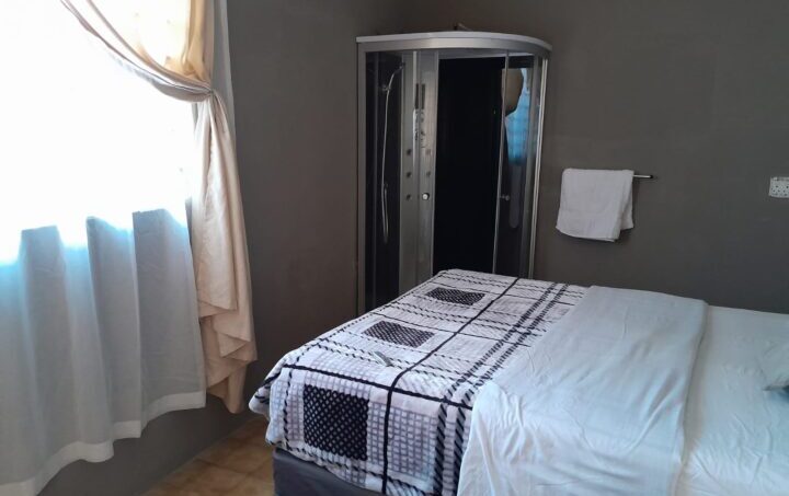 Slumber-Lake-Guest-House-Auckland-Park-Room-6-720x470
