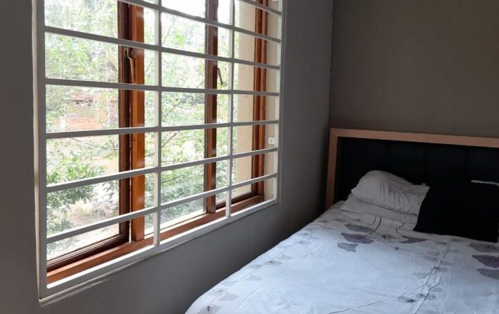 Slumber-Lake-Guest-House-Auckland-Park-room-1-5-720x470