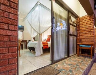 Dzimbahwe Guest Lodge -Deluxe Family Suite