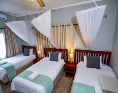 Dzimbahwe Guest Lodge – Triple Room with Private Bathroom