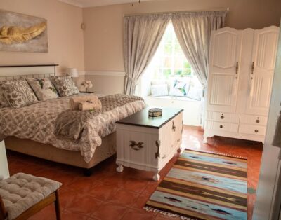 Roses and Pebbles B & B Guest House -Queen Room with Patio