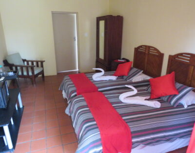 Dinonyane Lodge [ Air-conditioned unit sleeps 3/4 (Unit 7)]