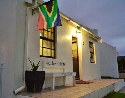 Agulhas Heights Self-catering Cottages [ Cottage 2]
